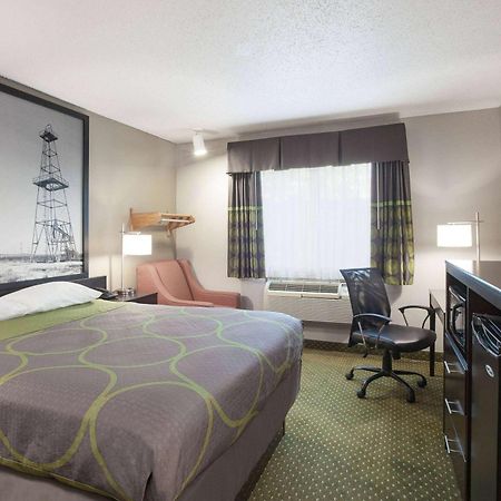Super 8 By Wyndham Bedford Dfw Airport West Motel Екстериор снимка
