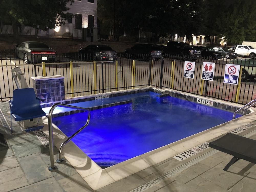 Super 8 By Wyndham Bedford Dfw Airport West Motel Екстериор снимка