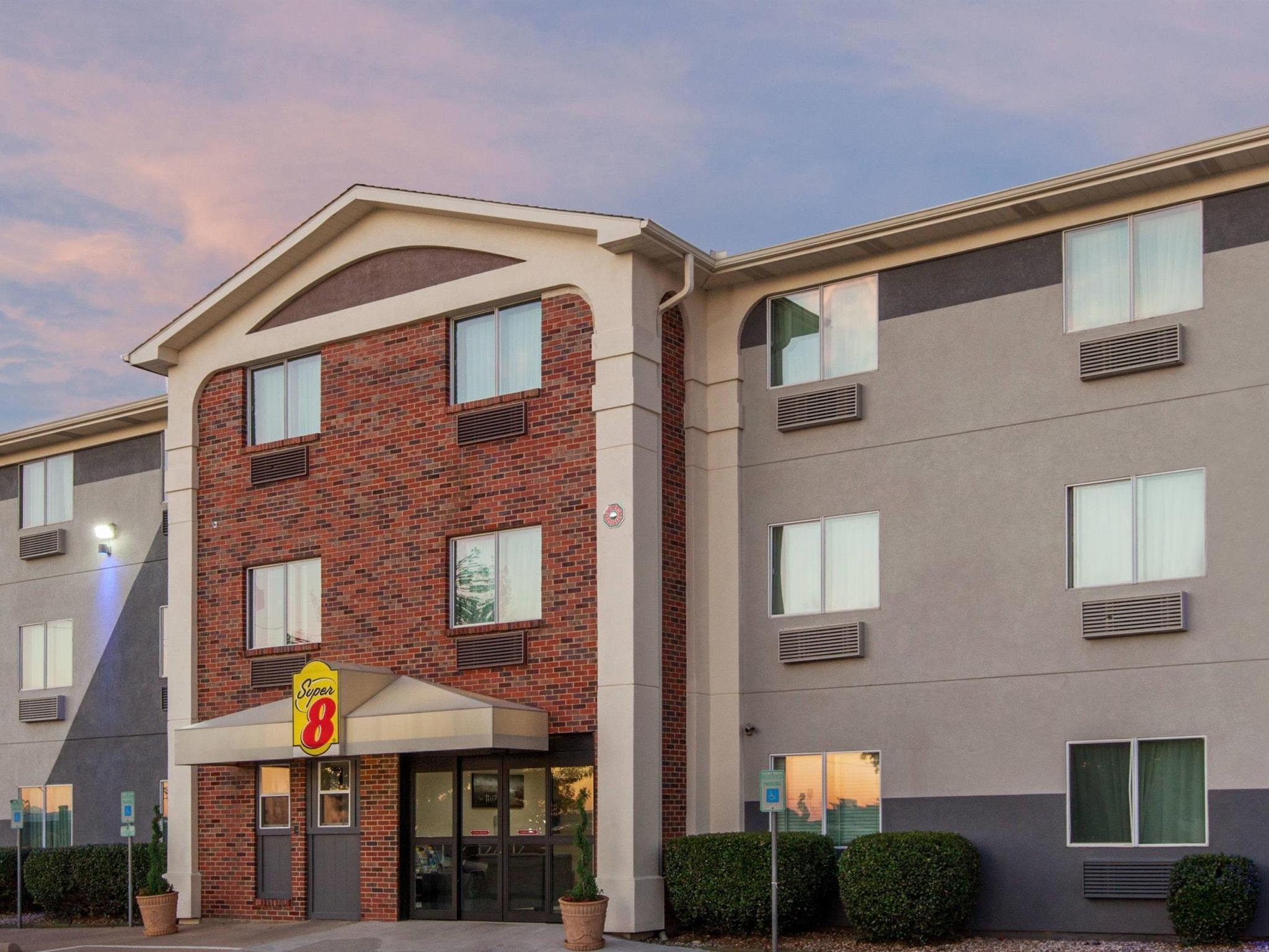 Super 8 By Wyndham Bedford Dfw Airport West Motel Екстериор снимка