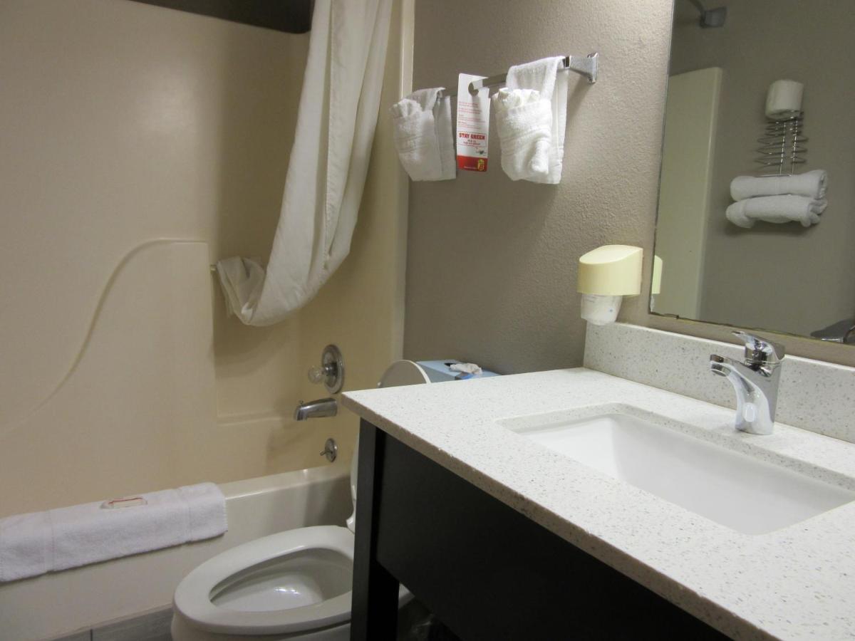 Super 8 By Wyndham Bedford Dfw Airport West Motel Екстериор снимка