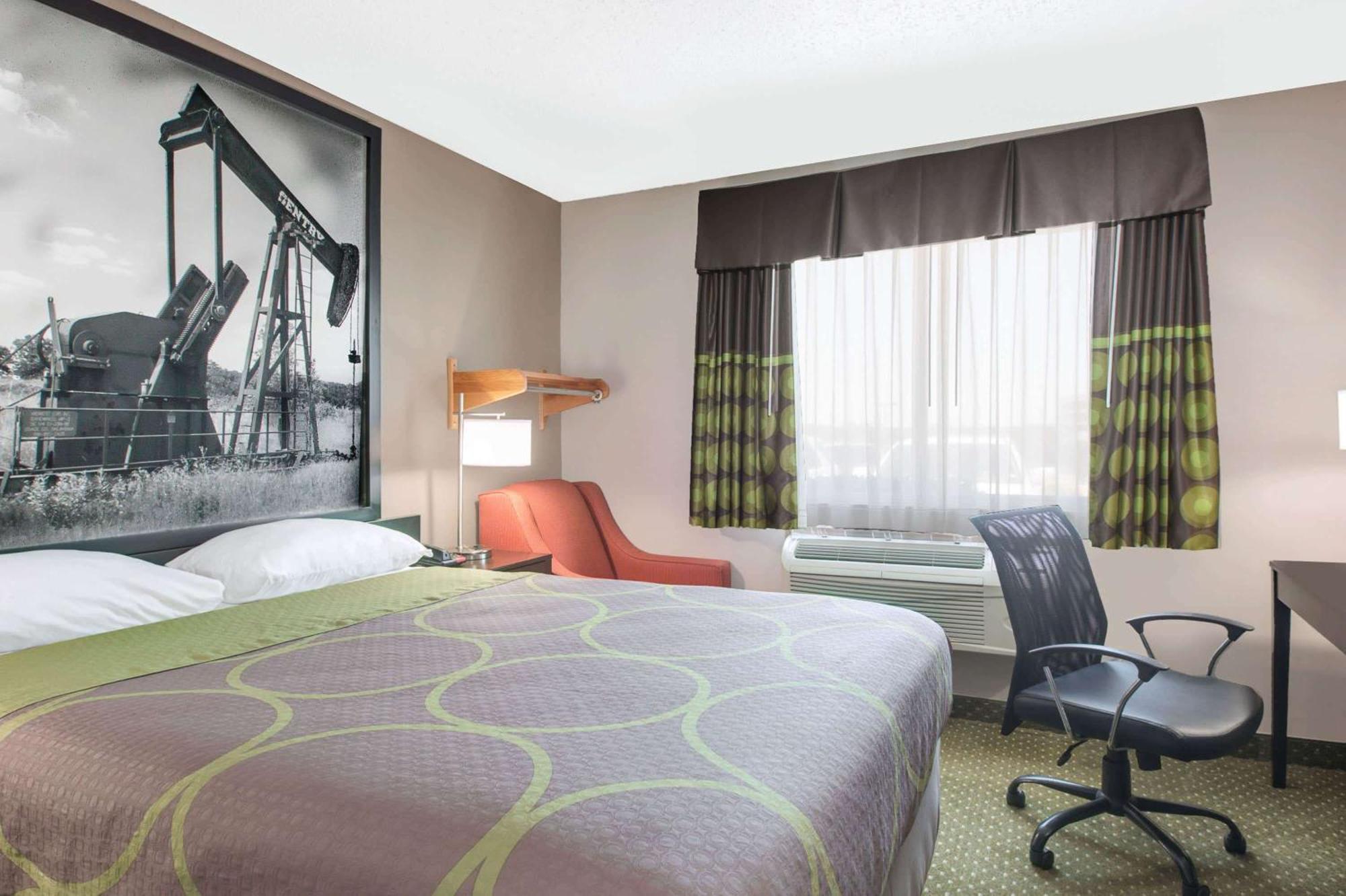Super 8 By Wyndham Bedford Dfw Airport West Motel Екстериор снимка