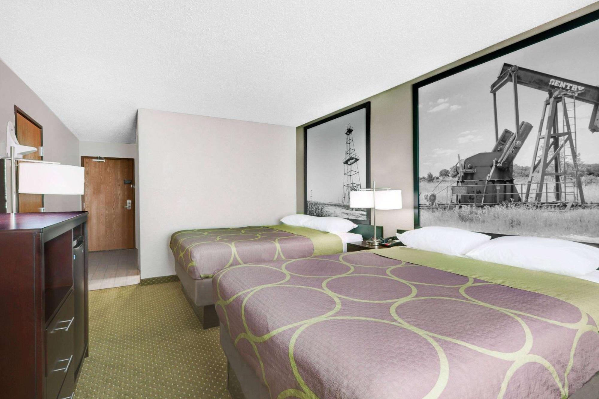 Super 8 By Wyndham Bedford Dfw Airport West Motel Екстериор снимка