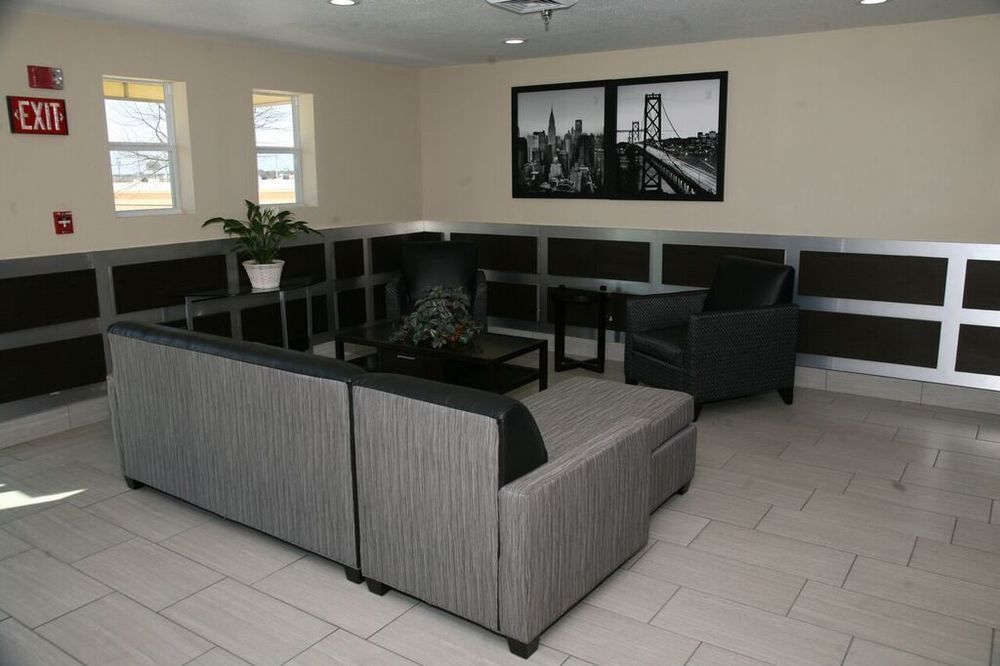 Super 8 By Wyndham Bedford Dfw Airport West Motel Екстериор снимка