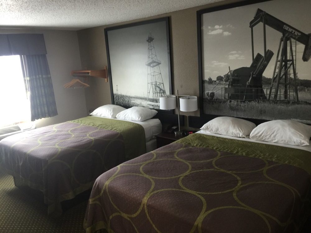 Super 8 By Wyndham Bedford Dfw Airport West Motel Екстериор снимка