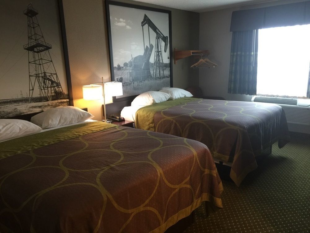 Super 8 By Wyndham Bedford Dfw Airport West Motel Екстериор снимка
