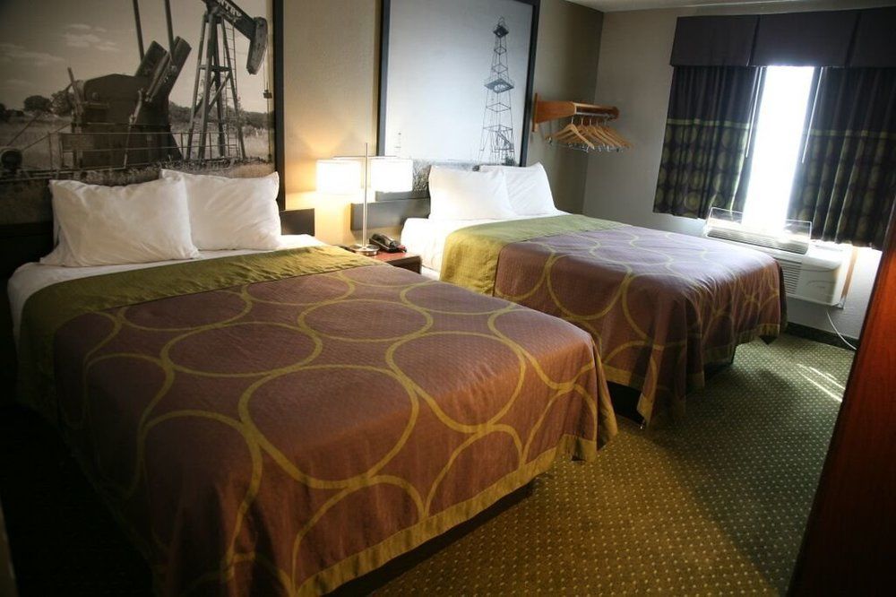 Super 8 By Wyndham Bedford Dfw Airport West Motel Екстериор снимка