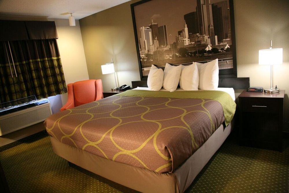 Super 8 By Wyndham Bedford Dfw Airport West Motel Екстериор снимка