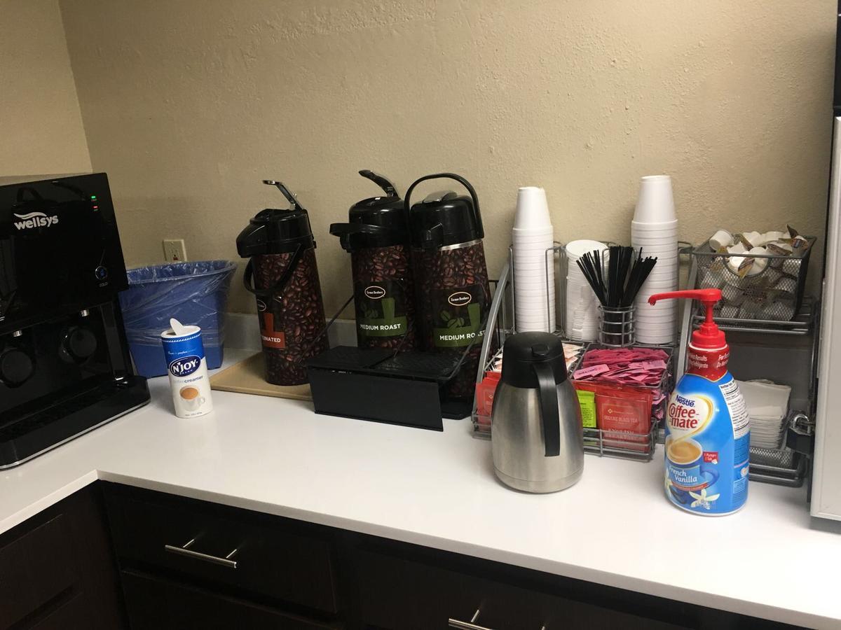 Super 8 By Wyndham Bedford Dfw Airport West Motel Екстериор снимка