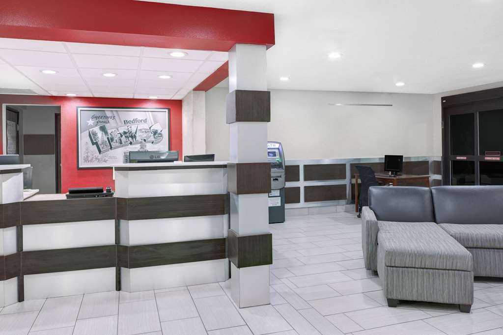 Super 8 By Wyndham Bedford Dfw Airport West Motel Интериор снимка