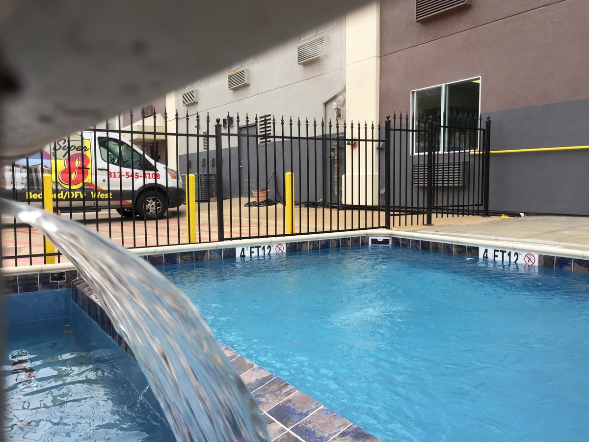 Super 8 By Wyndham Bedford Dfw Airport West Motel Екстериор снимка