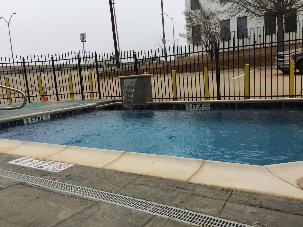 Super 8 By Wyndham Bedford Dfw Airport West Motel Екстериор снимка