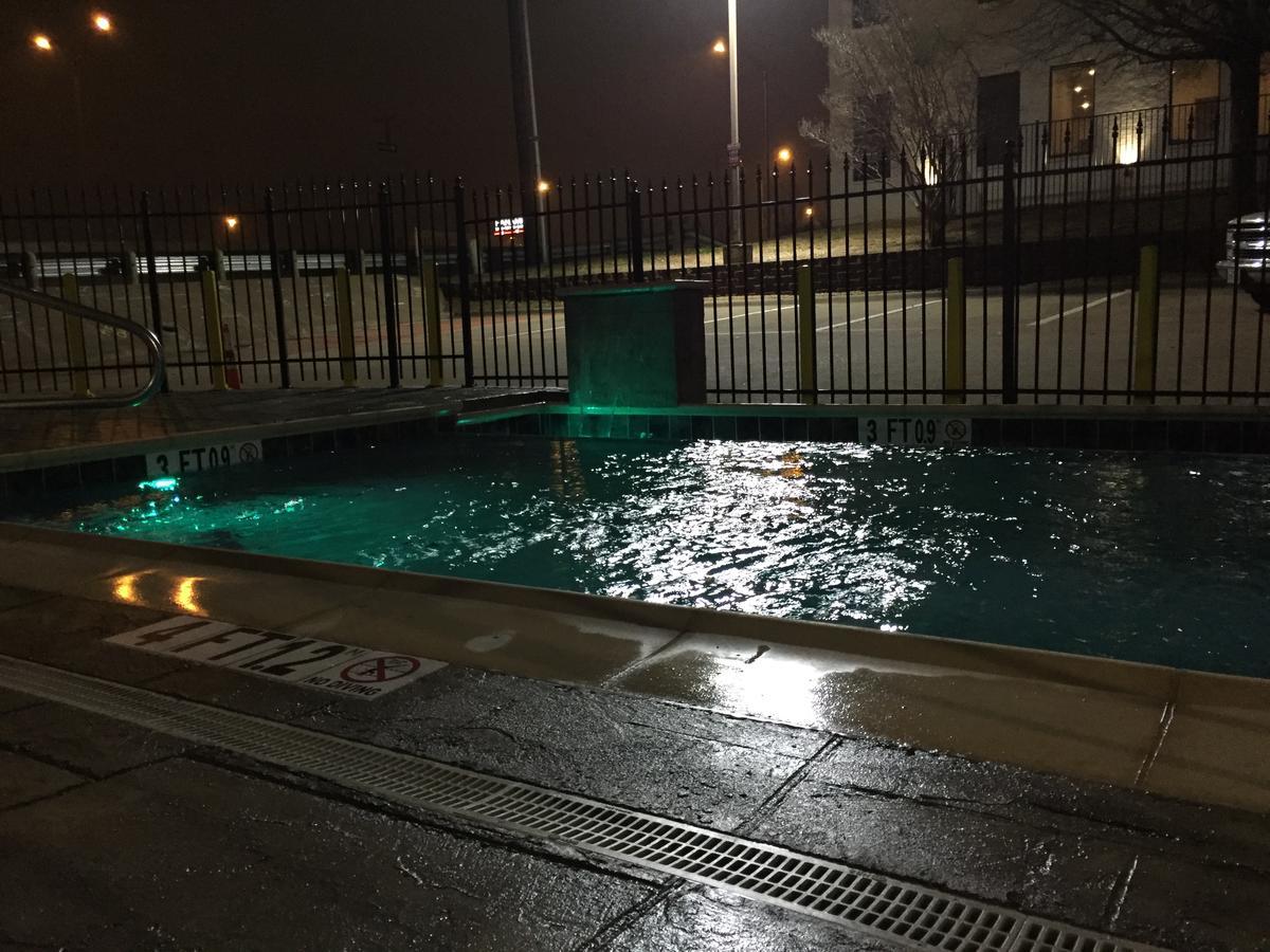 Super 8 By Wyndham Bedford Dfw Airport West Motel Екстериор снимка