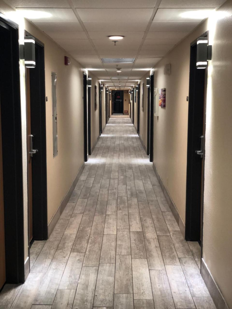 Super 8 By Wyndham Bedford Dfw Airport West Motel Екстериор снимка