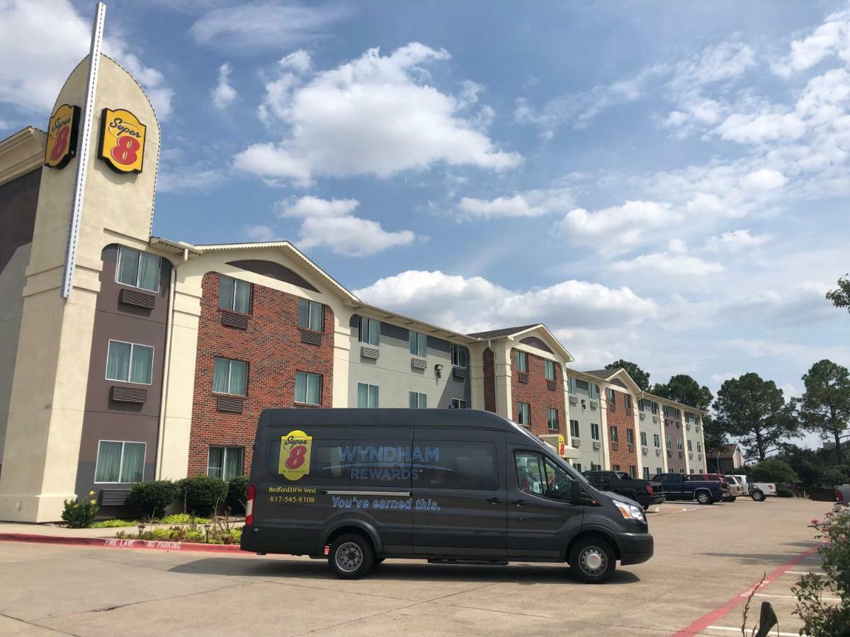 Super 8 By Wyndham Bedford Dfw Airport West Motel Екстериор снимка